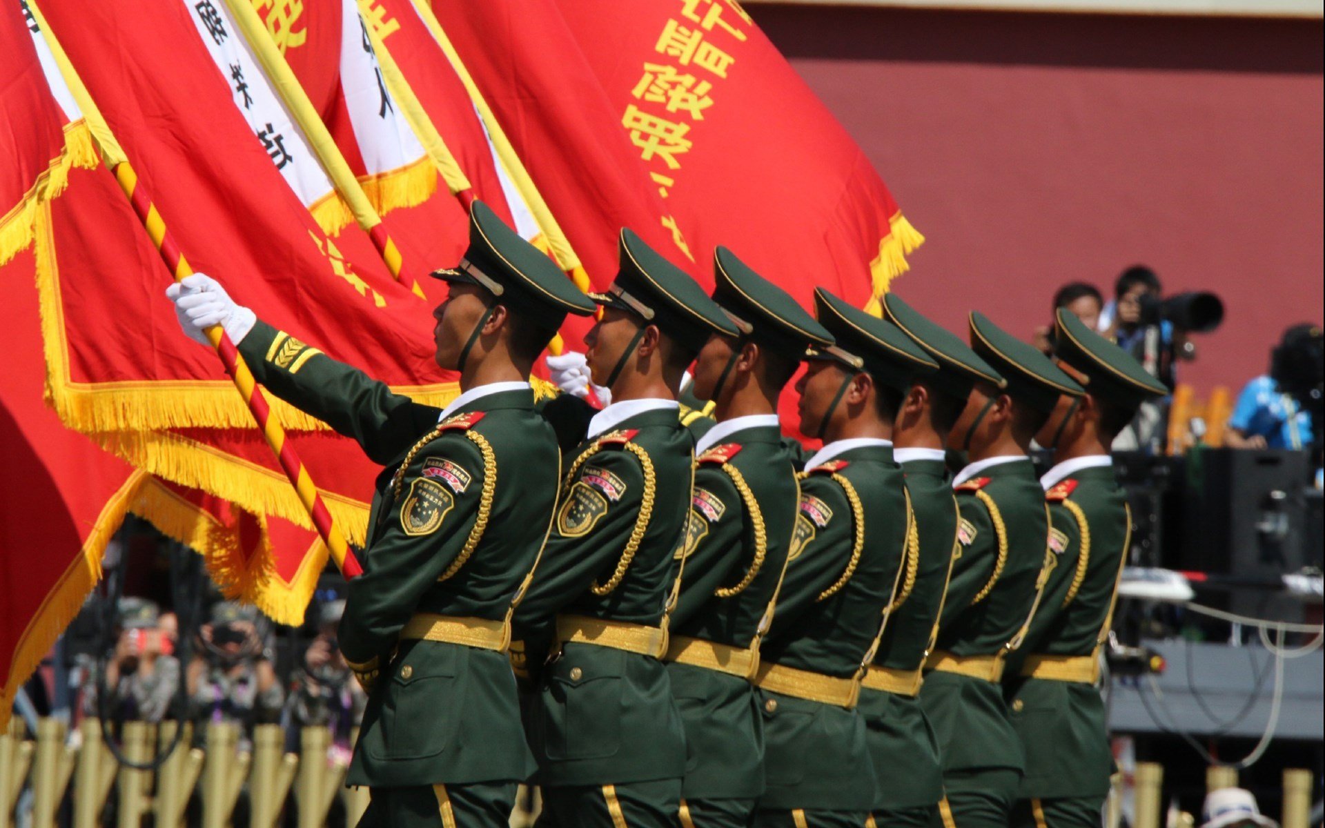 开云官方-未来“足球皇帝”之路：年轻球员在欧冠的崛起，未来足球十大潜力球星