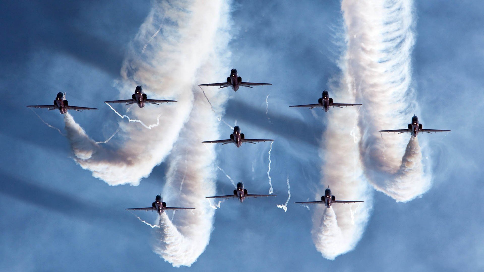 王者归来:那些曾经沉寂后重返赛场的传奇车手,王者归来传奇手游官网